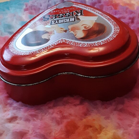 2001 Hershey's Kisses Heart Shape Cannister Tin 4" Preowned Valentines Day - Picture 6 of 15